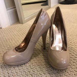 Steve Madden Nude Pumps